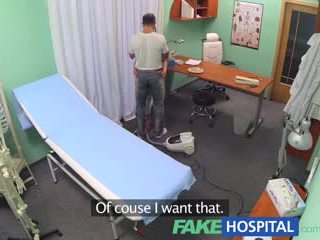 Fake bolnišnica seksi medicinska sestra joins the doktor in the cleaner za an čudovito trojček